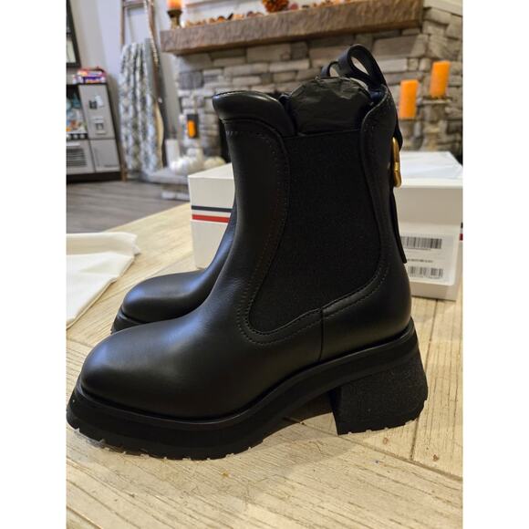 Moncler Hevea Chelsea Boots Black Leather Slip On Size EU 38 Ankle NIB 990 MSRP - Picture 1 of 11